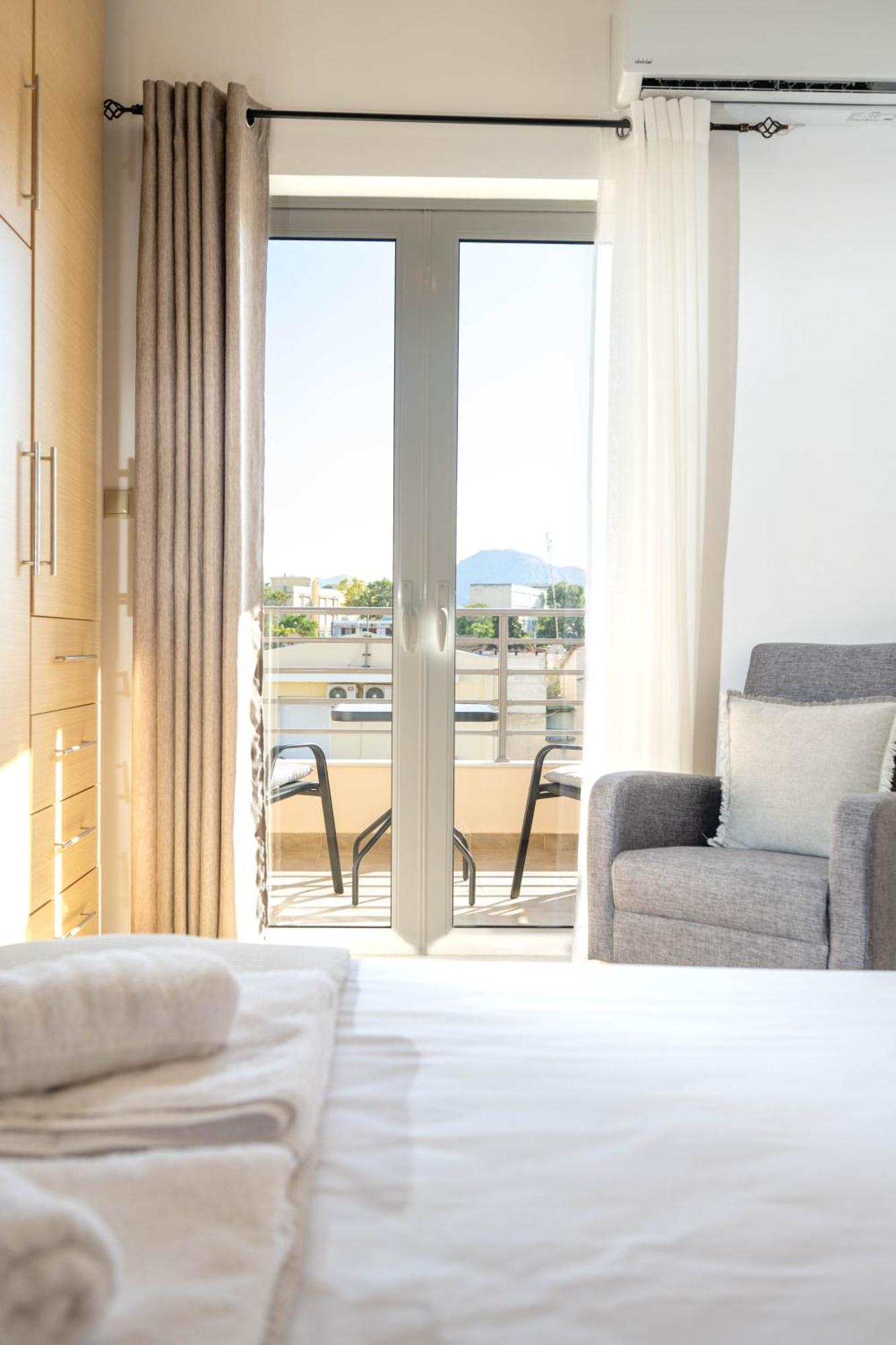Downtown Comfy Studio Corinth Bagian luar foto